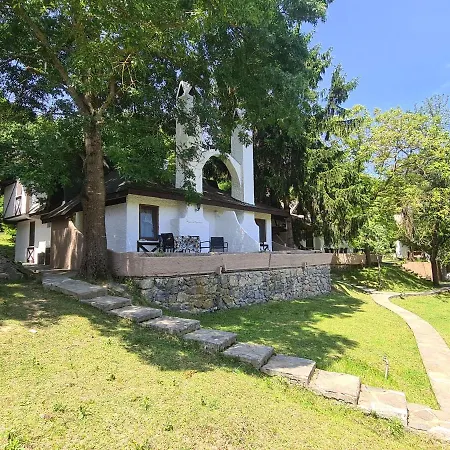 Polonezkoey Country Club & In The Wildlife Park! Ośrodek wypoczynkowy 3*
