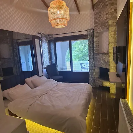 Polonezkoey Country Club & In The Wildlife Park! リゾート イスタンブール