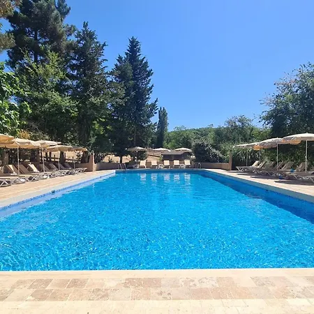 Polonezkoey Country Club & In The Wildlife Park! 3* Istanboel